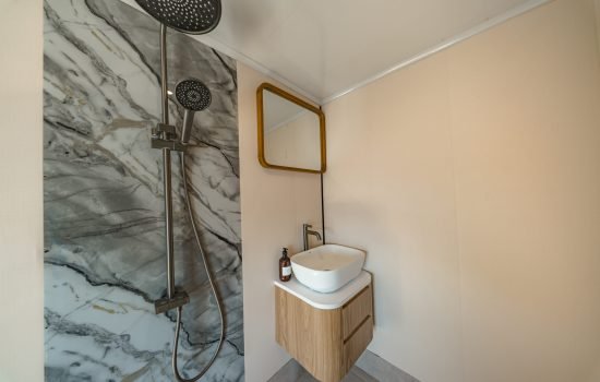 Deluxe Cabin 1 - Toilet (11)