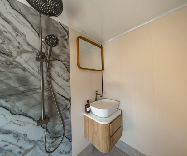 Deluxe Cabin 1 - Toilet (11)
