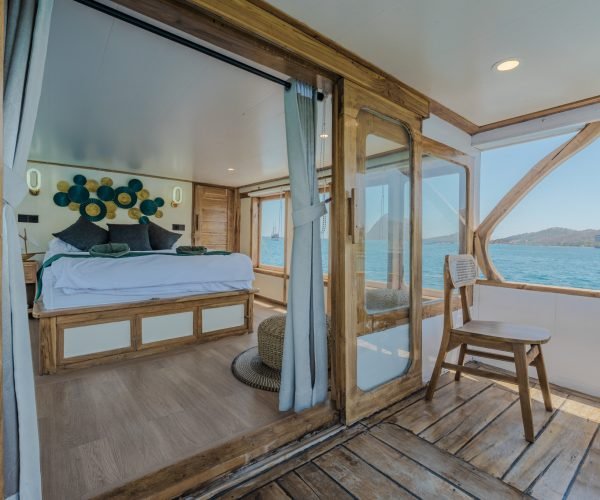 Master cabin (15)