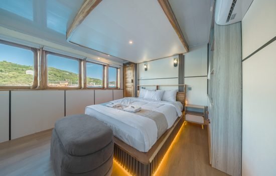 Master cabin Middle-01
