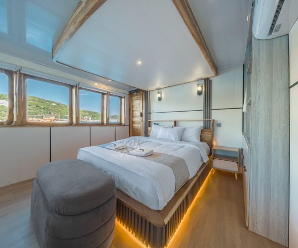 Master cabin Middle-01