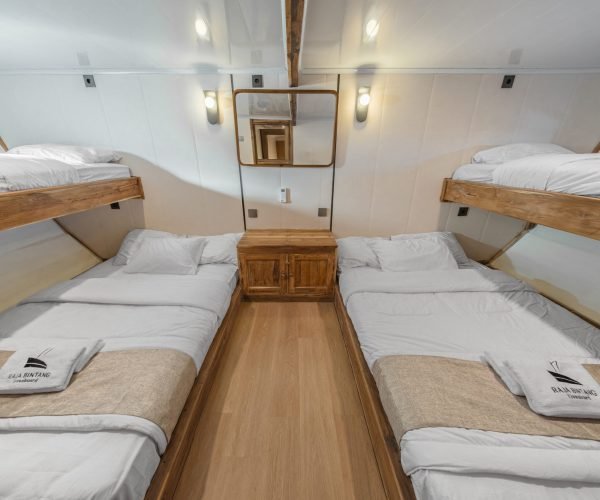 Sharing Cabin-04