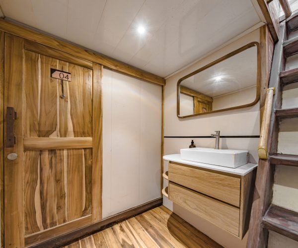 Sharing Cabin-05